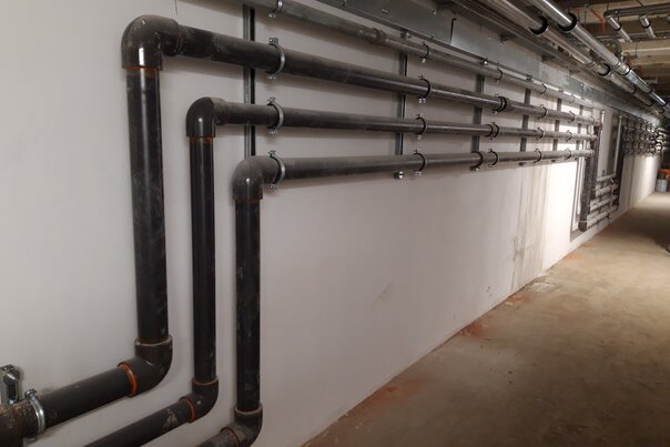 HTA systém rozvodu vody z PVC-C v projektech rekonstrukce ve zdravotnických zařízeních
